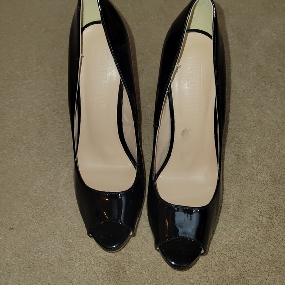 Elegant Black Peep-Toe Heels - Picture 3 of 4